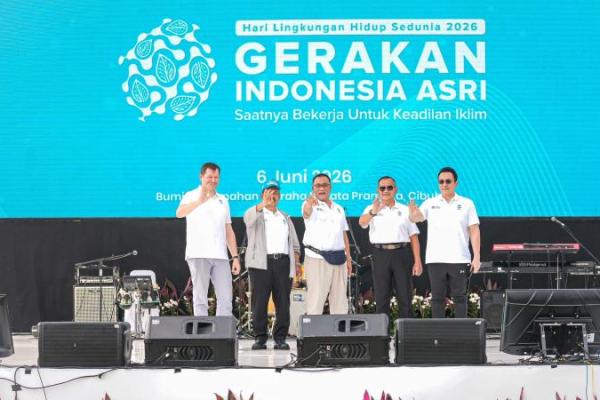 Menteri LH Jumhur (tengah) dalam acara puncak peringatan Hari Lingkungan Hidup Sedunia 2026 di Bumi Perkemahan dan Graha Wisata Pramuka Cibubur, Sabtu (6/6) (Foto: Kemenpar) 