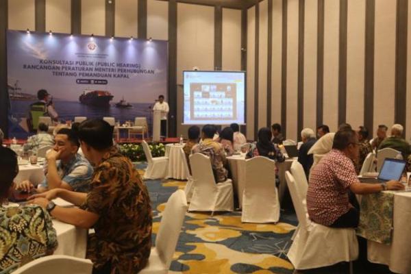 Direktur Jenderal Perhubungan Laut, Muhammad Masyhud saat membuka kegiata konsultasi publik penyusunan pengganti regulasi pemanduan di Jakarta, Selasa (9/10/2026). Foto: dok. katakini 