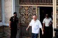 Mantan PM Thailand Thaksin Shinawatra setelah dibebaskan dengan status parole setelah menjalani delapan bulan dari hukuman satu tahunnya di Penjara Pusat Klong Prem, Bangkok, Thailand.