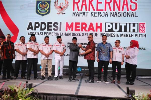 Mendes PDT Yandri Susanto saat menghadiri Rakernas APDESI Merah Putih di Aston Serang, Rabu (10/6/2026) malam (Foto: Humas Kemendes PDT) 