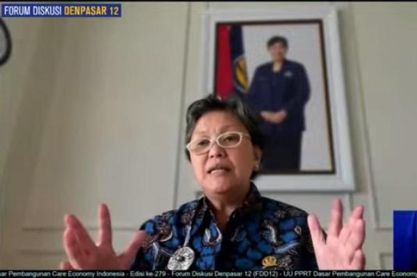 Wakil Ketua MPR RI Lestari Moerdijat pada diskusi daring bertema UU PPRT Dasar Pembangunan Care Economy Indonesia yang digelar Forum Diskusi Denpasar 12, Rabu (17/6). (Foto: MPR) 