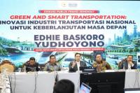 Wakil Ketua MPR RI Edhie Baskoro Yudhoyono atau Ibas (tengah) menghadiri Diskusi Publik bertajuk Green and Smart Transportation: Inovasi Industri Transportasi Nasional untuk Keberlanjutan Masa Depan, Rabu (Foto: Humas MPR)