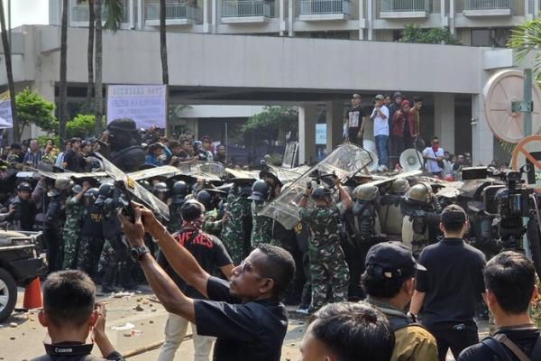 Kerusuhan saat eksekusi lahan eks Hotel Sultan (Foto: Taufiq/Detikcom) 