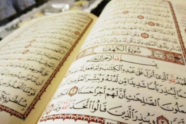 Ilustrasi - membaca Al Qur`an Surat Al Kahfi di Hari Jumat (Foto: HO/IST VIA KONSULTASI SYARIAH) 