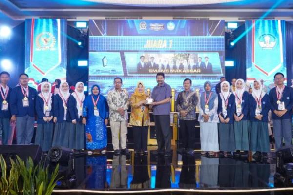 SMAN 5 Makassar berhasil keluar sebagai juara dan berhak menjadi perwakilan dari Provinsi Sulawesi Selatan untuk melaju ke tingkat nasional (Foto: Humas MPR) 