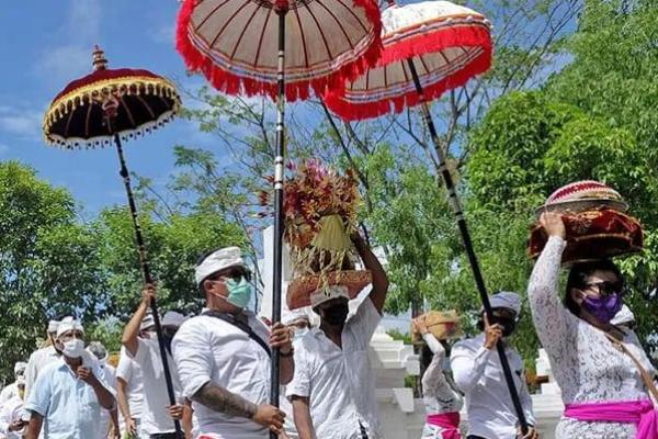 Pelaksanaan upacara Hari Raya Kuningan di Bali (Foto: Pariwisata Badung) 