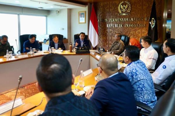 Wakil Ketua MPR RI Edhie Baskoro Yudhoyono atau Ibas saat membuka Forum Diskusi Kebangsaan bertajuk Gotong Royong dan Merah Putih Bond: Penguatan Ekonomi Nasional, Stabilitas Politik, dan Ketahanan Negara, Rabu (24/6/2026), di Kompleks MPR RI, Senayan, Jakarta (Foto: Humas MPR) 
