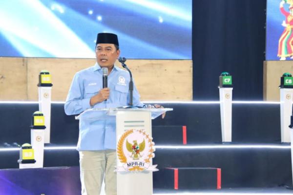 Wakil Ketua Badan Penganggaran MPR RI, Ajbar saat membuka Technical Meeting LCC Empat Pilar MPR RI Tingkat Provinsi Sulawesi Barat Tahun 2026 di Mamuju, Sulawesi Barat, Sabtu (27/6/2026). (Foto: Humas MPR) 