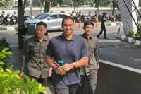 Eks Menteri Pemuda dan Olahraga Dito Ariotedjo saat tiba di Gedung Merah Putih KPK.