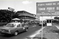 Taman Parkir Blok M Tahun 1970 (Sumber_ id.pinterest.com_bintoro hoepoedio)