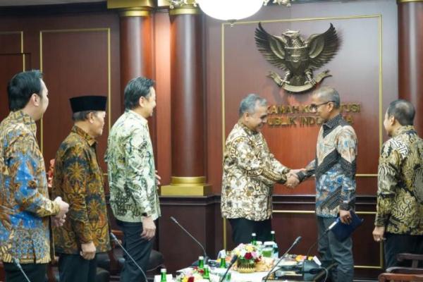 Ketua MPR RI Ahmad Muzani bersama para Wakil Ketua MPR RI, Rusdi Kirana, Hidayat Nur Wahid, dan Dr. H. Edhie Baskoro Yudhoyono, menggelar Silaturahmi Kebangsaan dengan Pimpinan Mahkamah Konstitusi (MK) RI di Gedung MK, Jakarta, Rabu (8/7/2026). (Foto: Humas MPR) 
