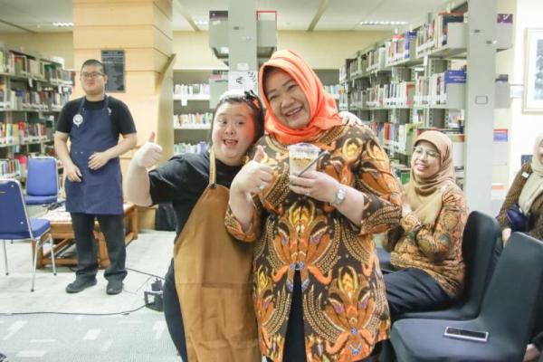 Pelaksana Tugas (Plt) Sekretaris Jenderal MPR RI Siti Fauziah menghadiri  kegiatan Literasi Kreatif bertema Demokrasi dalam Secangkir Kopi, Laboratorium Barista dan Literasi Konstitusi di Perpustakaan MPR RI (Foto: Humas MPR) 