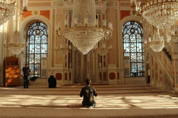 Ilustrasi - sholat istikharah (Foto: Unsplash/jim pave) 