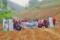Tanam Pohon Buah, Mahasiswa USB Bandung Dorong Perbaikan Kawasan Hulu Kota