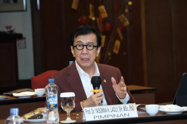 Ketua Badan Pengkajian MPR RI Prof. Dr. Yasonna H. Laoly memimpin FGD Kelompok I Badan Pengkajian MPR RI bertema Kedaulatan Rakyat dalam Perspektif Demokrasi Pancasila (Foto: Humas MPR) 
