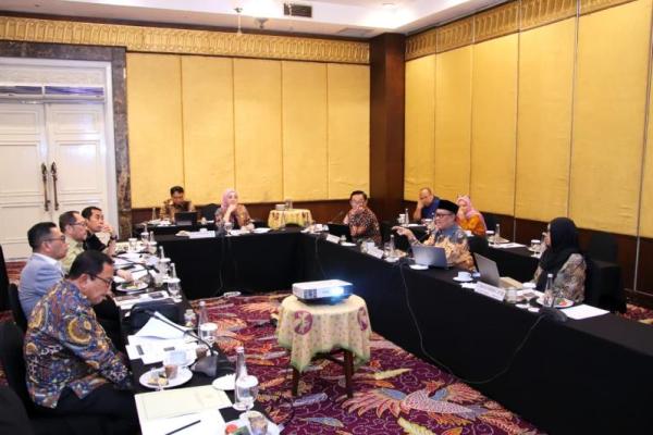 Focus Group Discussion (FGD) Kelompok III Badan Pengkajian MPR RI bertema Desentralisasi, Otonomi Daerah, Pemerintahan Daerah, dan Desa yang diselenggarakan di Yogyakarta (Foto: Humas MPR) 