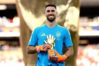 Kiper timnas Spanyol, Unai Simon yang mendapatkan penghargaan Satung Tangan Emas (Golden Glove) di Piala Dunia 2026 (Foto: FIFA)