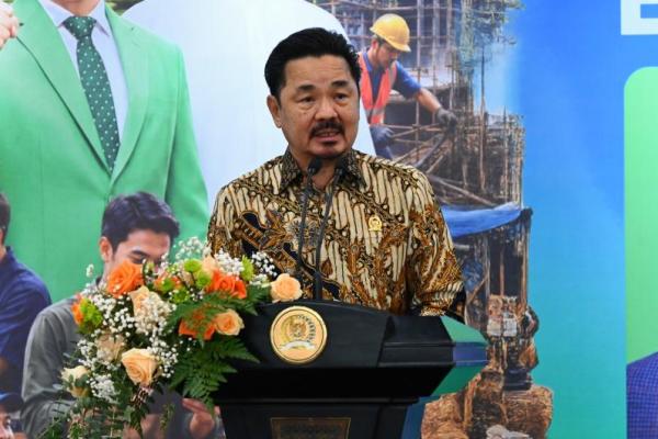 Wakil Ketua MPR RI Rusdi Kirana dalam Diskusi Publik bertema Arah Baru Amanat Ekonomi Konstitusi, yang dirangkaikan dengan Pembukaan Bazar Gelaran Ekonomi Rakyat di Selasar Nusantara V, Kompleks Parlemen, Senayan, Jakarta, Senin (Foto: Humas MPR) 