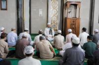 Ilustrasi imam shalat berjamaah