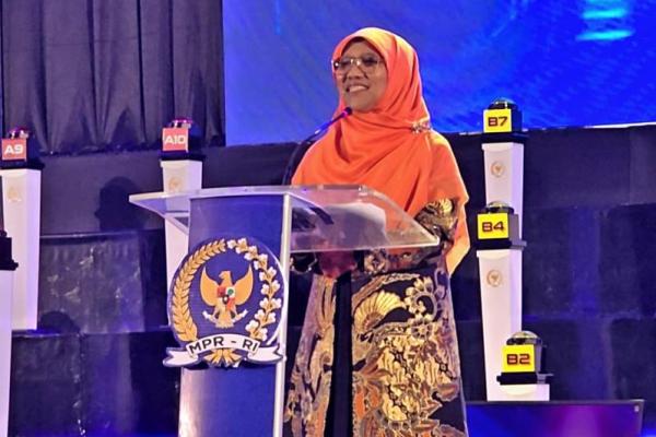 Anggota MPR RI dari Fraksi PKS, Saadiah Uluputty, membuka Lomba Cerdas Cermat (LCC) Empat Pilar MPR RI Tahun 2026 Tingkat Provinsi Maluku yang berlangsung di Ambon, Sabtu (Foto: Humas MPR) 