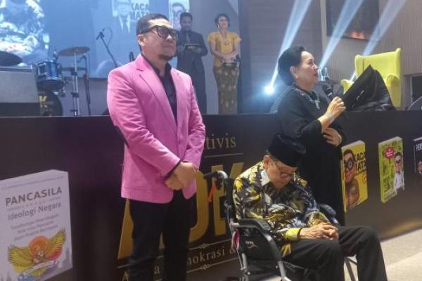 Acara `Reuni Aktivis in the ADK (Arena Demokrasi dan Kritik) Show` yang digagas politisi senior Partai Golkar, Ahmad Doli Kurnia Tandjung. 