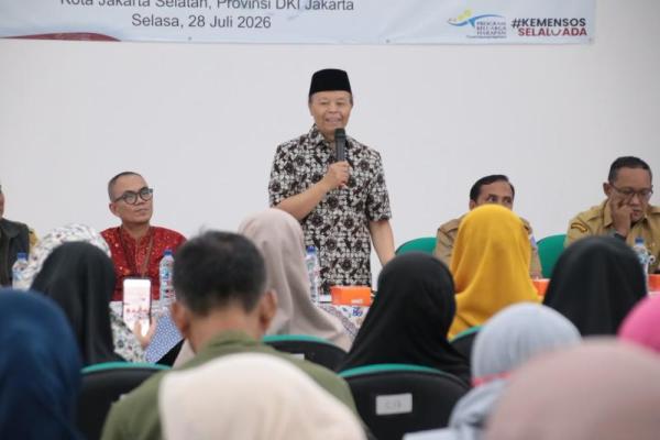 Wakil Ketua MPR RI sekaligus Anggota Komisi VIII DPR RI Hidayat Nur Wahid, atau akrab disapa HNW, saat melakukan Supervisi P2K2 di Kecamatan Mampang Prapatan, Jakarta Selatan, Selasa (Foto: Humas MPR) 