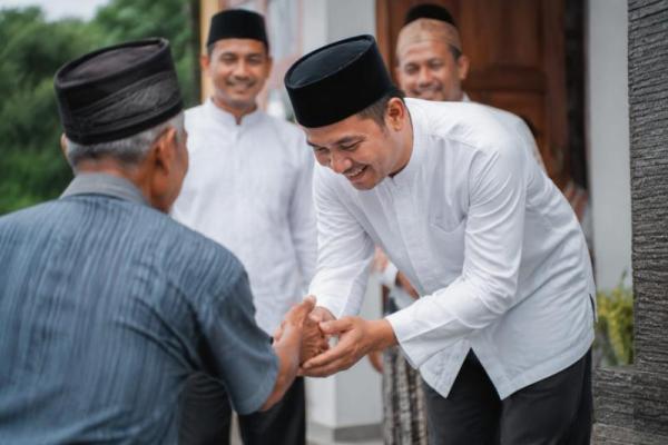 Ini alasan mengapa sifat rendah hati termasuk dalam ibadah menurut Islam (Foto: Ilustrasi AI) 