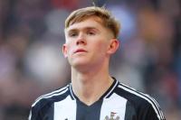 MU Berikan Tawaran Pertama untuk Bek Newcastle United