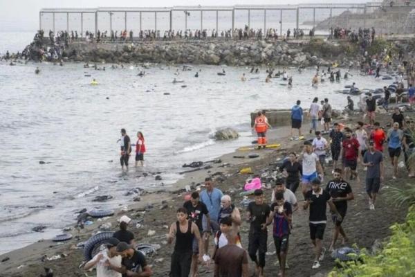 Ilustrasi suasana wilayah kantong (enklave) Spanyol, Ceuta, di Afrika Utara, dengan para migran yang berupaya memperoleh peluang menjadi penduduk negara tersebut. (ant) 