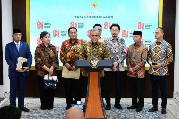 Ketua MPR RI Ahmad Muzani bersama jajaran Pimpinan MPR RI bertemu Presiden Prabowo Subianto di Istana Kepresidenan, Jakarta, Senin (Foto: Humas MPR) 