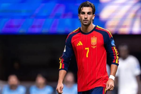 Penyerang timnas Spanyol dan Barcelona, Ferran Torres angkat bicara soal rumor dirinya pindah ke klub Prancis, Paris Saint-Germain (Foto: Sports Mole) 