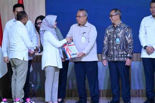 Sekretariat Jenderal (Setjen) MPR RI resmi menerima Laporan Hasil Pemeriksaan (LHP) atas Laporan Keuangan Kementerian/Lembaga (LKKL) Tahun Anggaran 2025 dari BPK RI (Foto: MPR) 