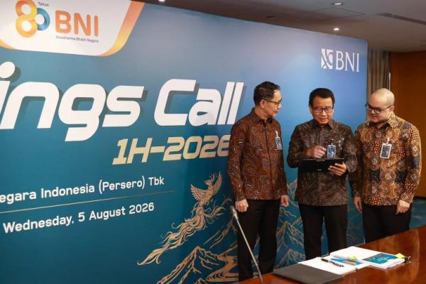 Direktur Risk Management BNI David Pirzada, Direktur Utama BNI Putrama Wahju Setyawan, dan Direktur Finance & Strategy BNI Hussein Paolo Kartadjoemena (Foto: Ist) 