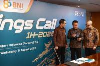 Direktur Risk Management BNI David Pirzada, Direktur Utama BNI Putrama Wahju Setyawan, dan Direktur Finance & Strategy BNI Hussein Paolo Kartadjoemena (Foto: Ist)