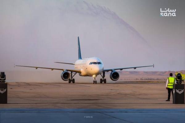 Sebuah pesawat Syrian Airlines mendarat di Bandara Internasional Deir Ezzor (Foto: SANA) 
