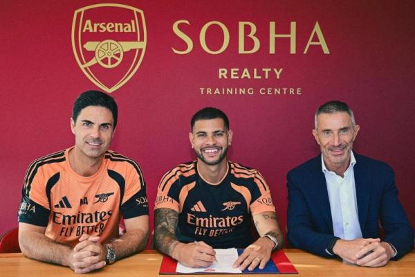 Bruno Guimaraes (tengah), yang resmi bergabung dengan Arsenal (Foto: arsenal.com) 