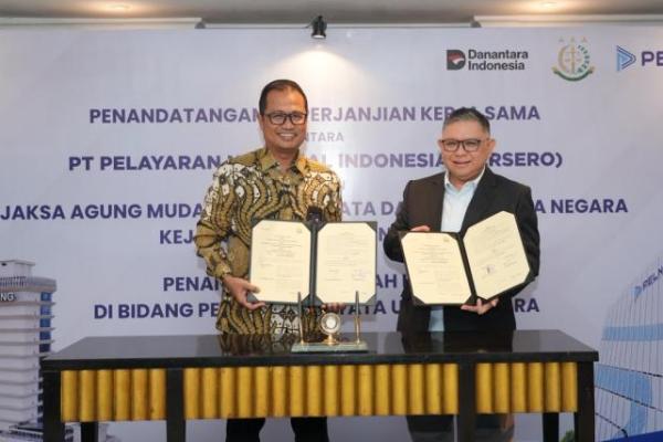 Penandatanganan perpanjangan kerja sama antara PT Pelni dengan Jaksa Agung Muda Bidang Perdata dan Tata Usaha Negara (Jamdatun) Kejaksaan Republik Indonesia di Jakarta, Selasa (11/8/2026). Foto: pelni/katakini 