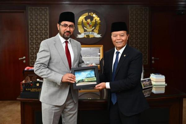 Wakil Ketua MPR Ri Hidayat Nur Wahid alias HNW (kanan) (Foto: Humas MPR) 