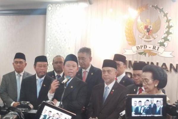 Ketua DPD RI Sultan Bachtiar Najamuddin (tengah). Foto: dok. jurnas 