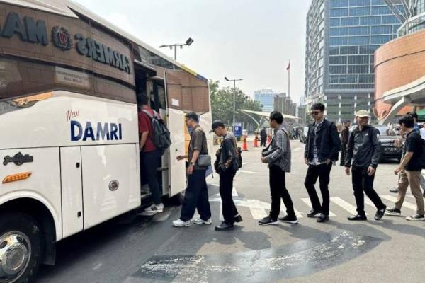 Bus DAMRI rute Grand Metropolitan Bekasi ke Bandara Soekarno-Hatta, Cengkareng. Foto: damri/katakini 