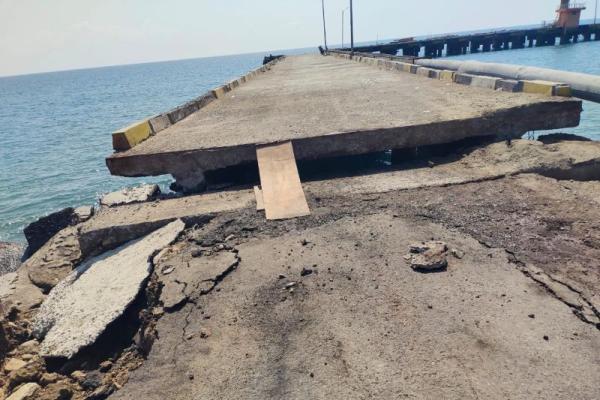 Causeway dan dermaga eksisting Pelabuhan Marapokot, NTT, dilaporkan mengalami penurunan elevasi. Foto: hubla/katakini 