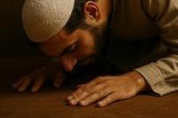 Ilustrasi foto sujud bersyukur kepada Allah