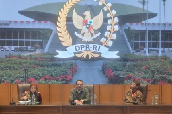 Wakil Ketua Komisi V DPR RI Syaiful Huda (tengah). Foto: katakini 