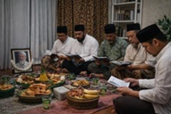 Ilustrasi acara tahlilan keluarga mayit 
