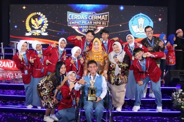 SMAN 2 Katingan Kuala, Kalimantan Tengah, berhasil keluar sebagai juara pertama Grand Final Lomba Cerdas Cermat (LCC) Empat Pilar MPR RI Tahun 2026 Tingkat Nasional yang berlangsung di Gedung Nusantara IV, Kompleks Parlemen, Jakarta (Foto: Humas MPR) 