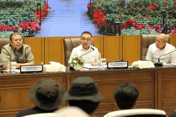 Wakil Ketua DPR RI, Sufmi Dasco Ahmad (tengah), saat menerima audiensi Aliansi Masyarakat Pati Bersatu (AMPB) atau Relawan Pati di Gedung Nusantara, Kompleks Parlemen, Senayan, Jakarta, Kamis (27/8/2026). Foto: dpr 