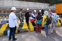 Penertiban pedagang di area Pelabuhan Penyeberangan Merak, Banten. Foto: asdp/katakini