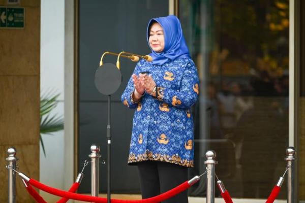 Plt. Sekretaris Jenderal MPR RI Siti Fauziah saat bertindak sebagai Inspektur Upacara peringatan HUT ke-81 MPR/DPR RI di Kompleks Parlemen, Senayan, Jakarta, Senin (Foto: Humas MPR) 