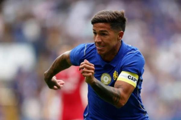 Gelandang Chelsea, Enzo Fernandez dikabarkan telah sepakat untuk bergabung dengan Manchester City (Foto: talkSPORT) 