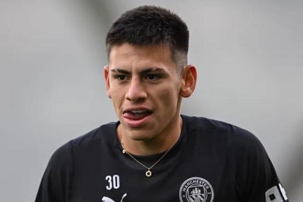 Penyerang muda Manchester City, Claudio Echeverri yang dikabarkan akan segera dipermanenkan oleh Benfica (Foto: Sports Mole) 